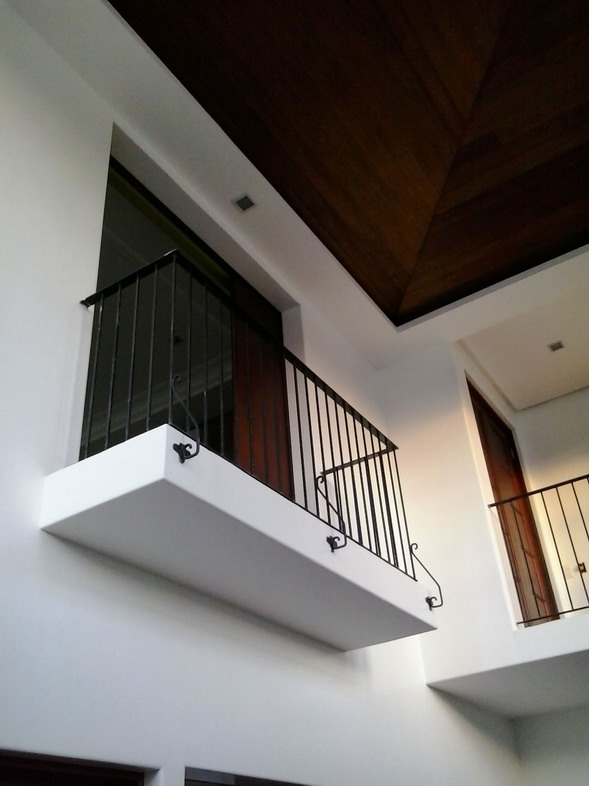 Stair Railing in Wrought Iron Square Bar Scalop Design