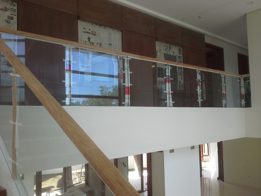 Frameless Glass in Winding Staircase using Curved Clear Tempered Glass