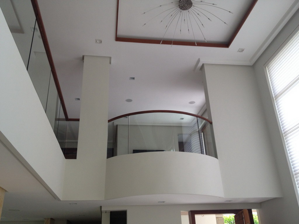 Frameless Glass in Winding Staircase using Curved Clear Tempered Glass